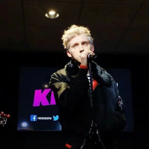 打扑克扒开腿㊙️让人桶爽
